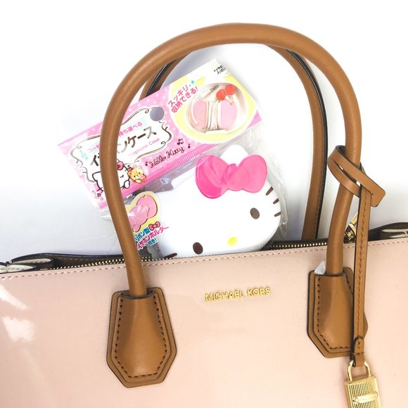 Hello Kitty Earphone Case! - Picture 2 of 4